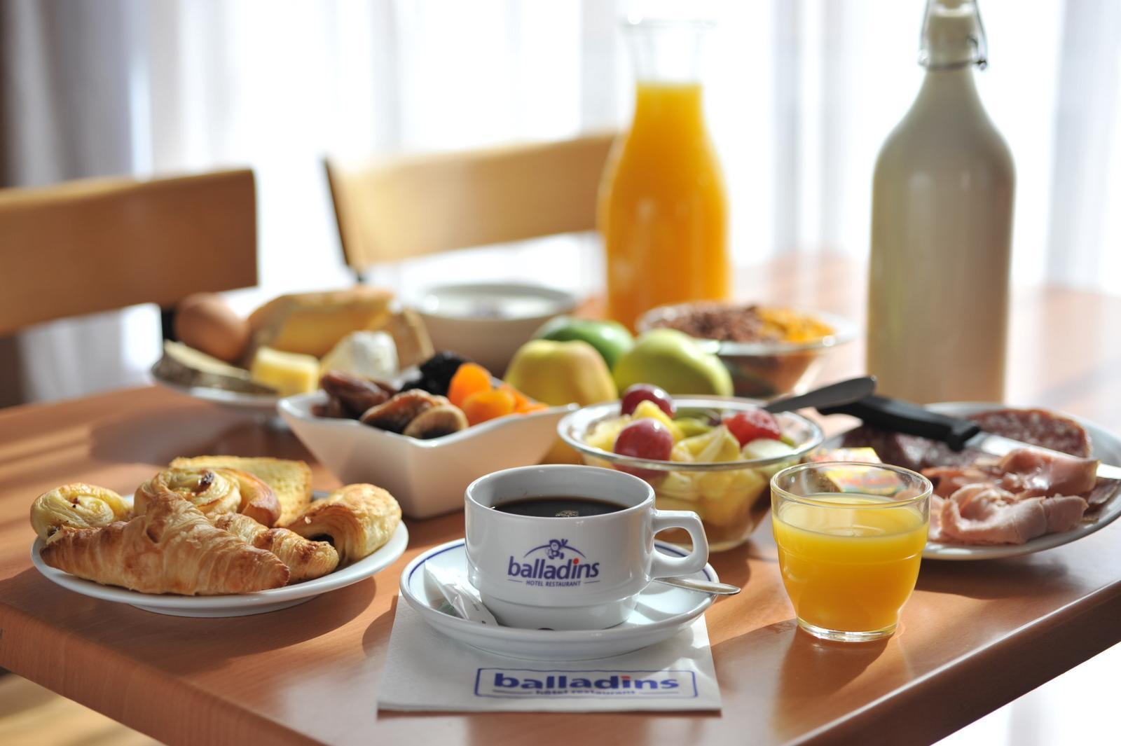 Hotel Restaurant Kyriad Direct Dijon Nord - Zenith - Toison D'Or Ngoại thất bức ảnh