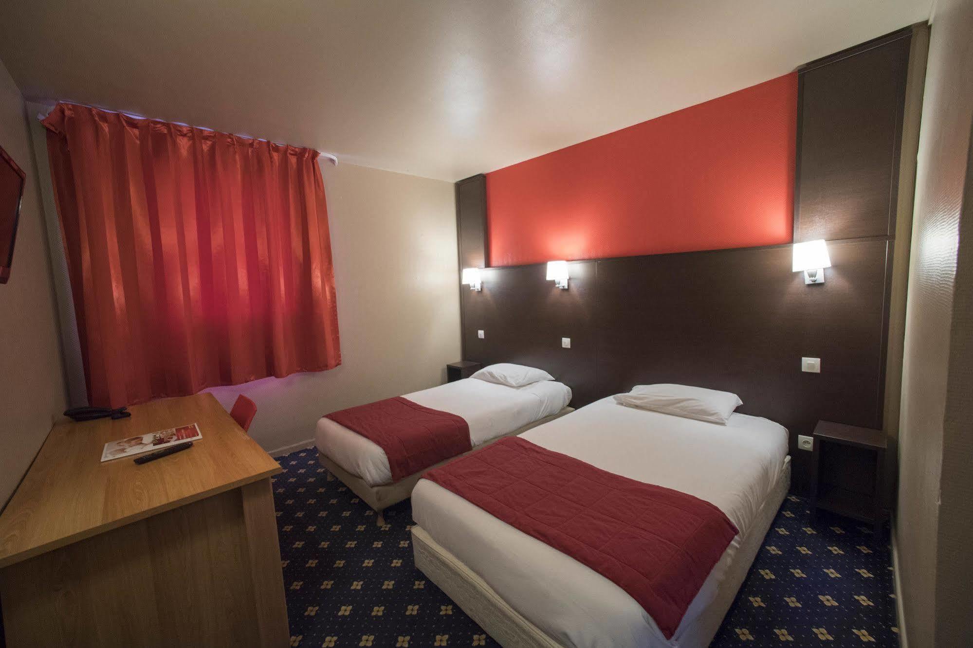 Hotel Restaurant Kyriad Direct Dijon Nord - Zenith - Toison D'Or Ngoại thất bức ảnh