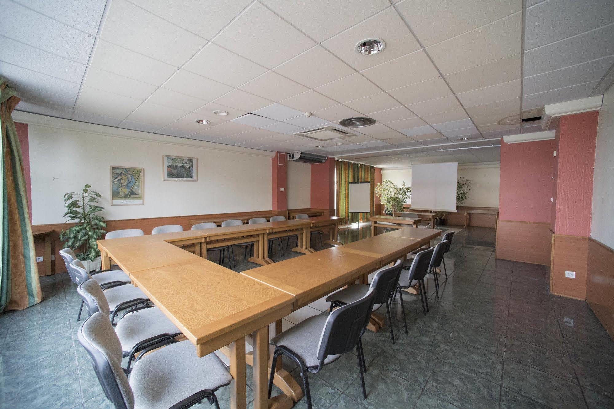 Hotel Restaurant Kyriad Direct Dijon Nord - Zenith - Toison D'Or Ngoại thất bức ảnh